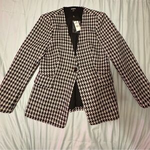 New Express blazer with a cool pattern, size 8.
